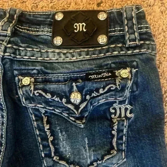 NWOT- Miss me Bermuda boyfriend shorts- dark wash- waist size 27”. - Picture 6 of 8